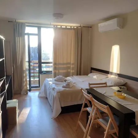 студио пацо и нина в Aspenvalley Apartament